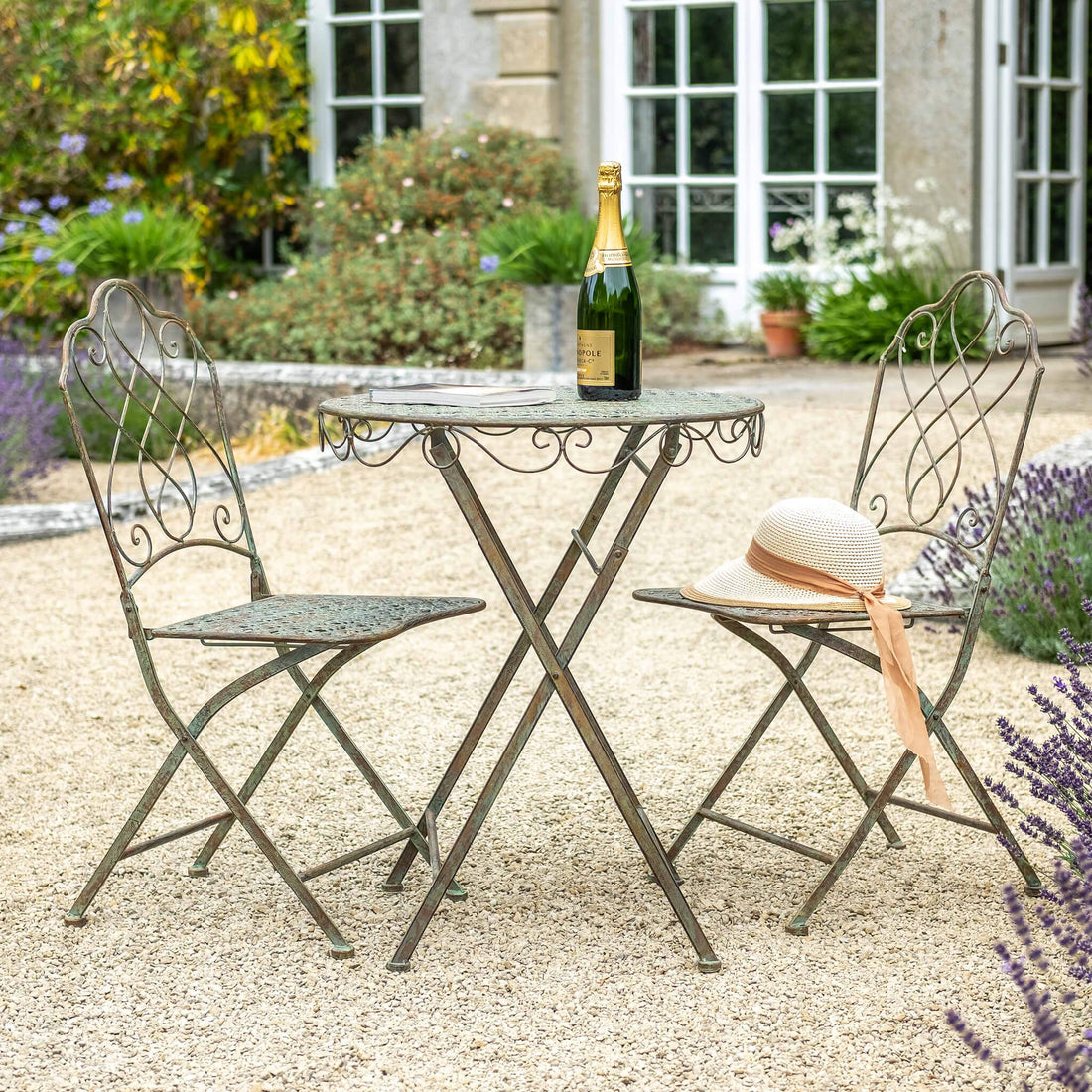 What to Know Before Buying Outdoor Furniture
