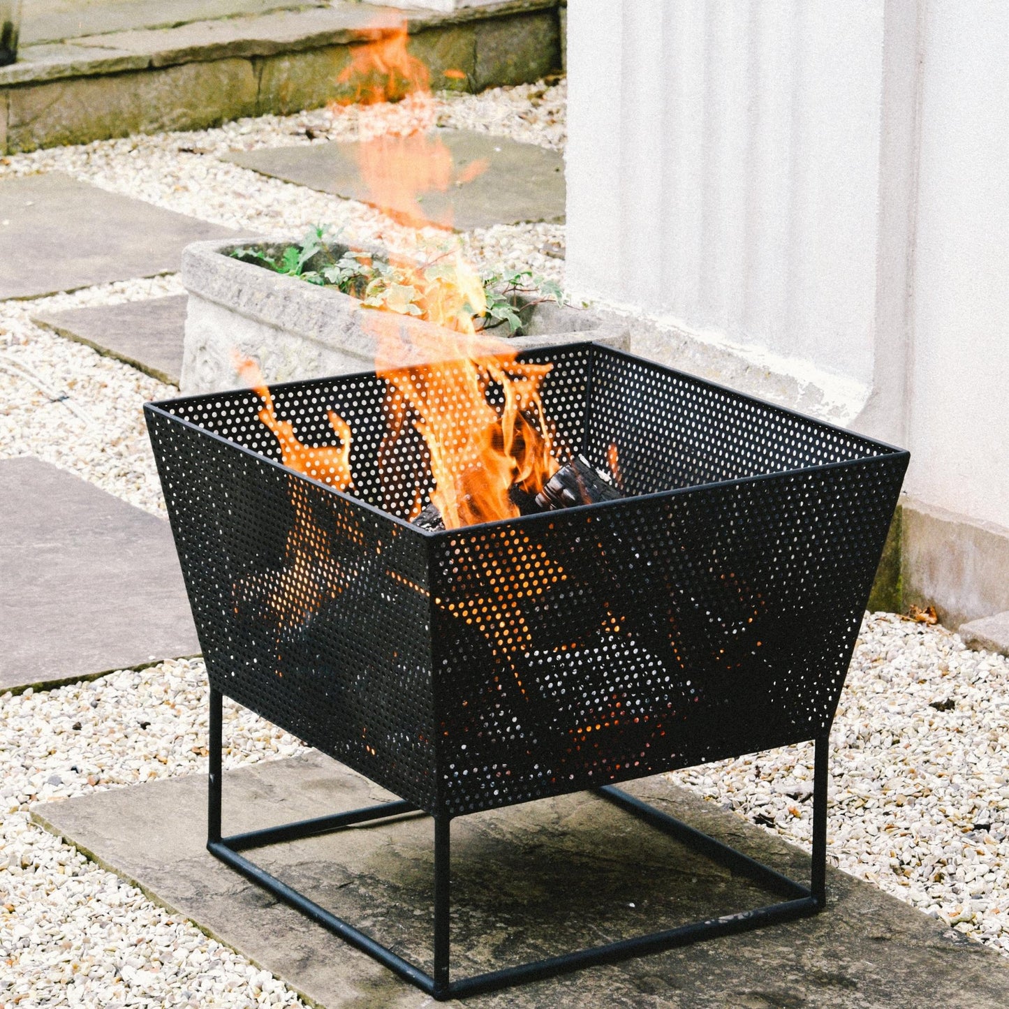 Norfolk Outdoor Fire Pit Black Iron by Ivyline - Mouse & Manor