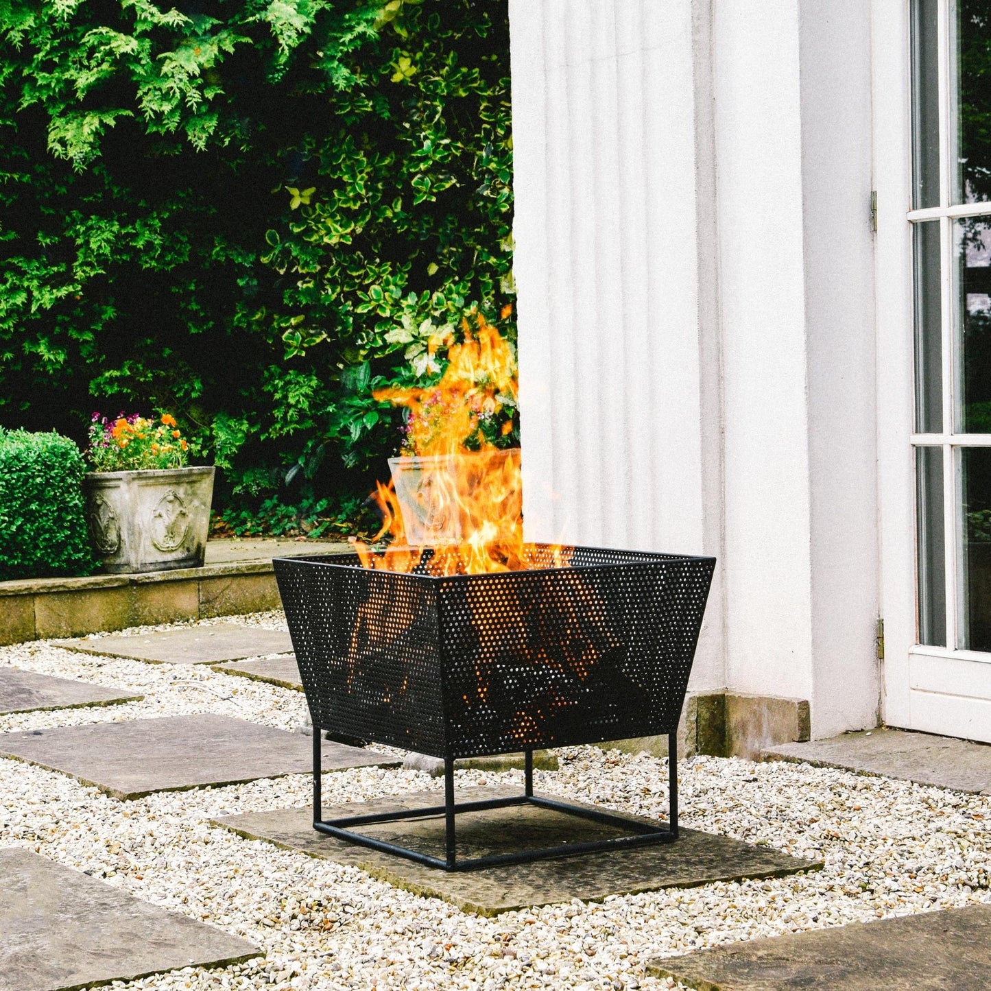 Norfolk Outdoor Fire Pit Black Iron by Ivyline - Mouse & Manor