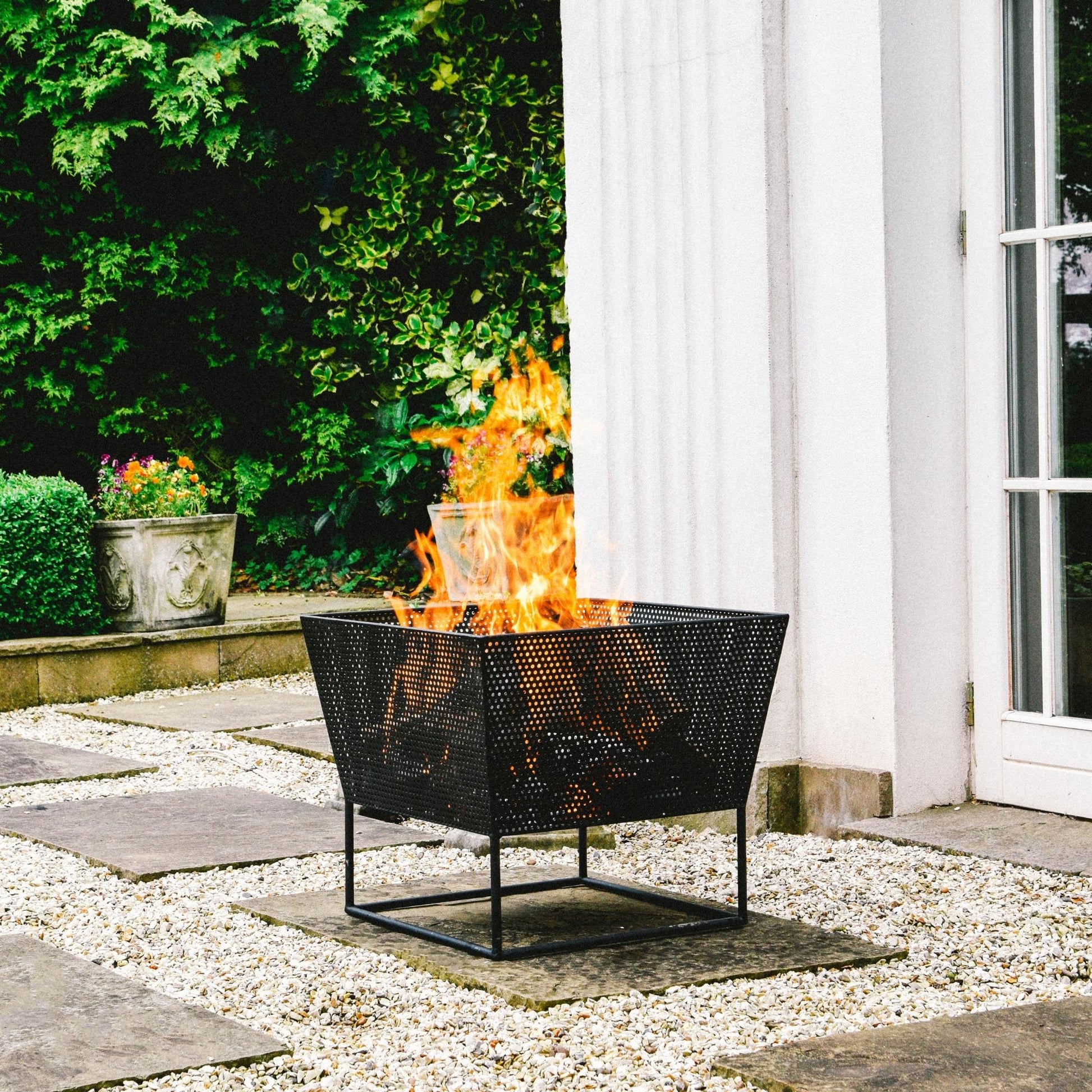 Norfolk Outdoor Fire Pit Black Iron by Ivyline - Mouse & Manor