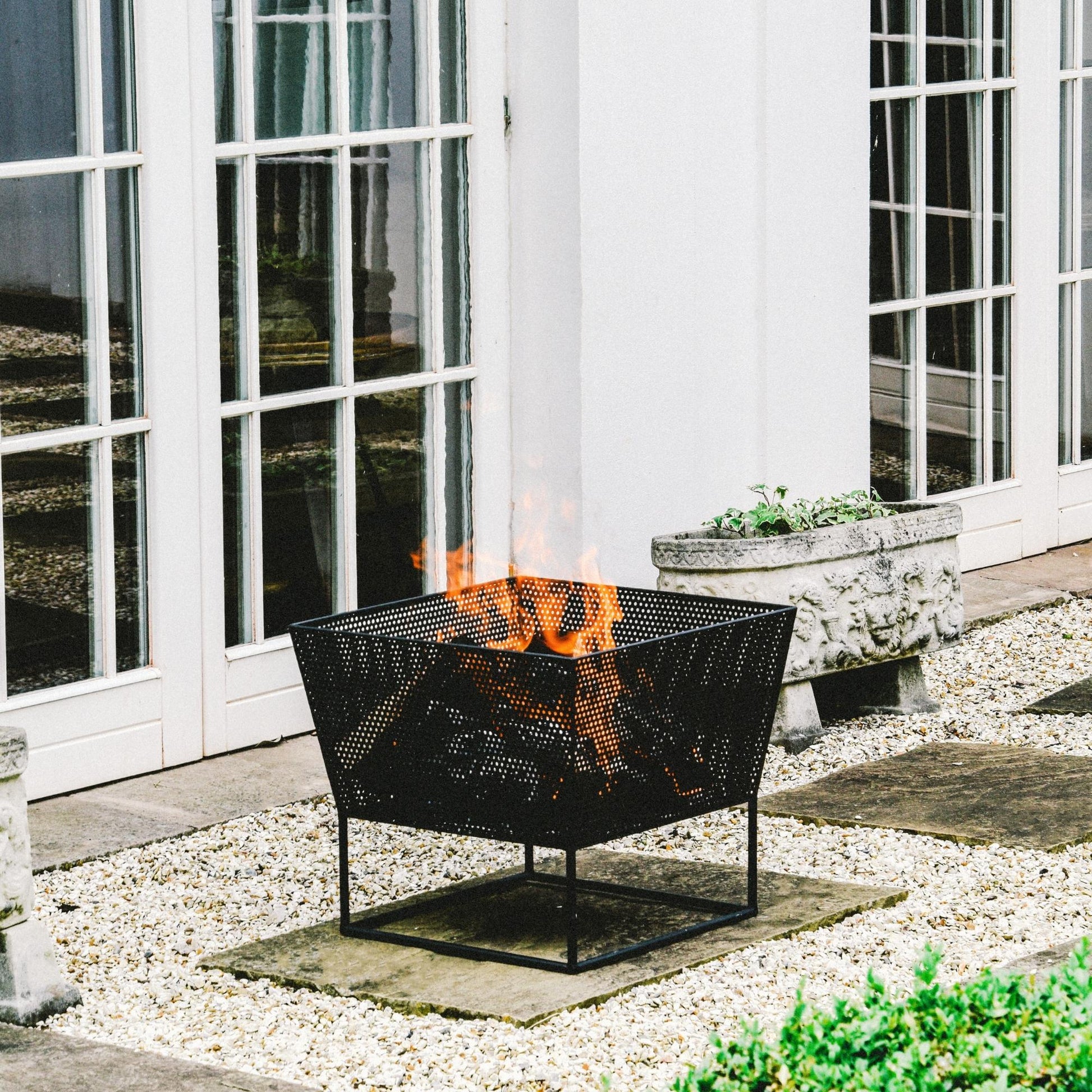 Norfolk Outdoor Fire Pit Black Iron by Ivyline - Mouse & Manor